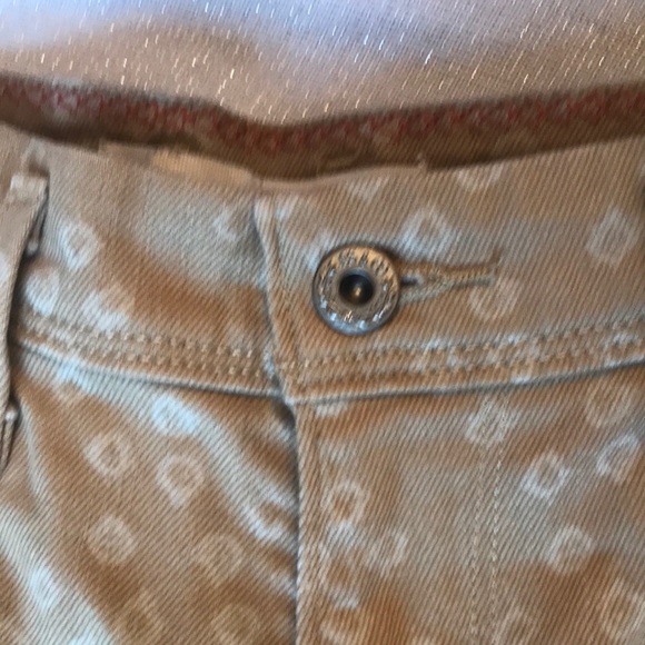 Levi’s Jean shorts - Picture 7 of 12